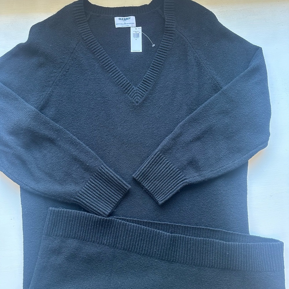 Old Navy Charcoal V-Neck Sweater